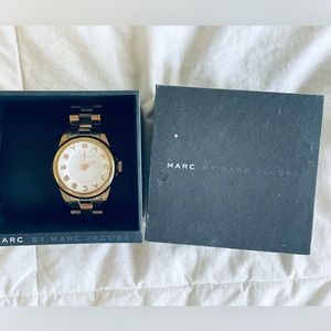 Marc Jacobs gold watch